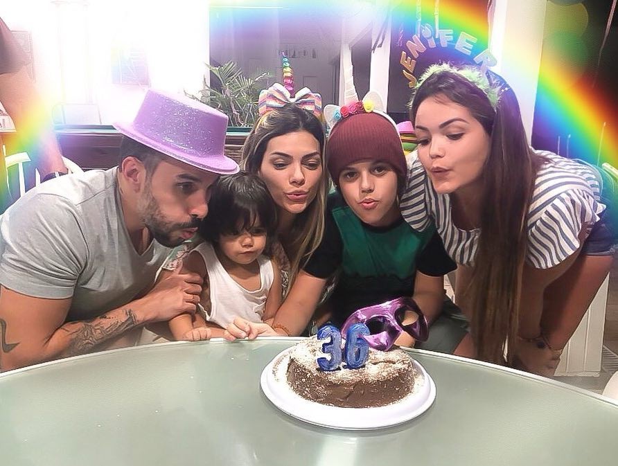 Kelly Key e Mico Freitas com Suzanna, Vitor e Artur (Foto: Reprodução/Instagram)