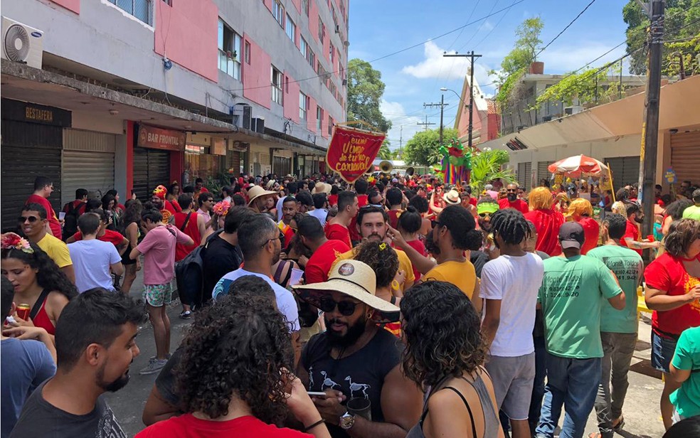 Concentração do bloco 'Eu me vingo de tu no carnaval' foi na Rua Mamede Simões, Centro do Recife — Foto: Pedro Alves/G1