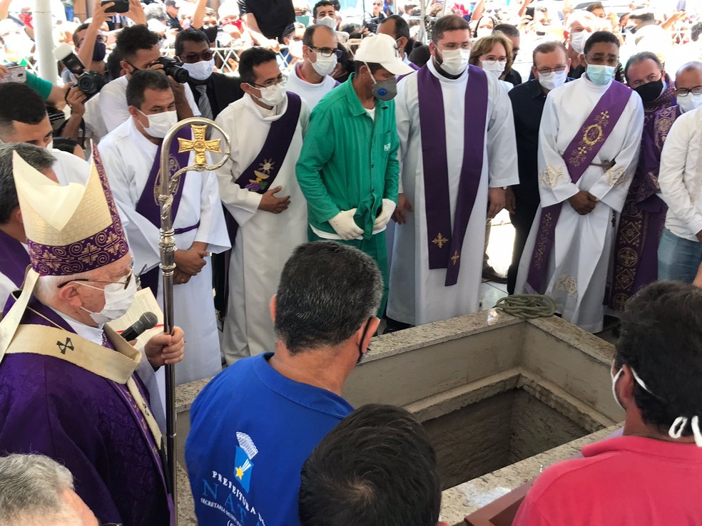 Corpo do padre Tiago Theisen foi sepultado em Natal — Foto: Geraldo Jerônimo/Inter TV Cabugi