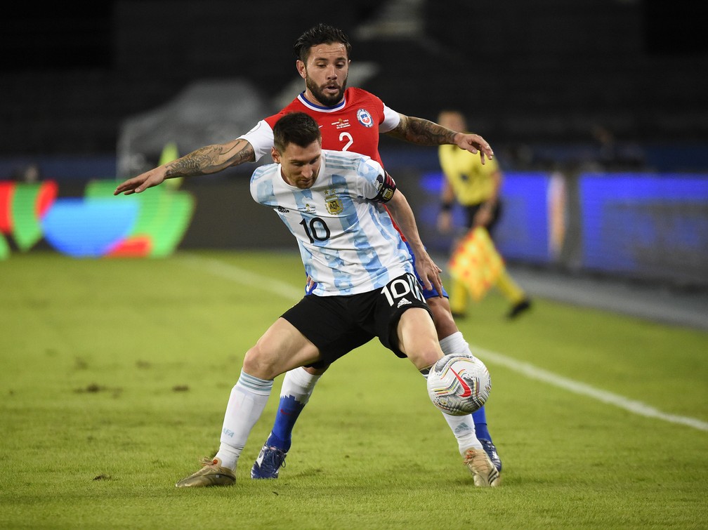 Messi em jogo contra o Chile pela Copa América — Foto: André Durão