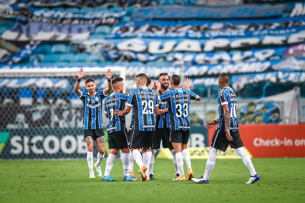 Grêmio fecha novembro azul e mostra força para brigar nas três competições