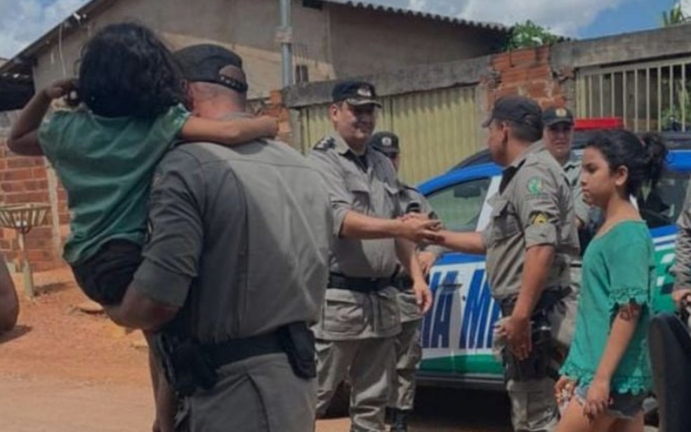 Polícia Militar encontra Isabella e Julia — Foto: Reprodução/TV Anhanguera