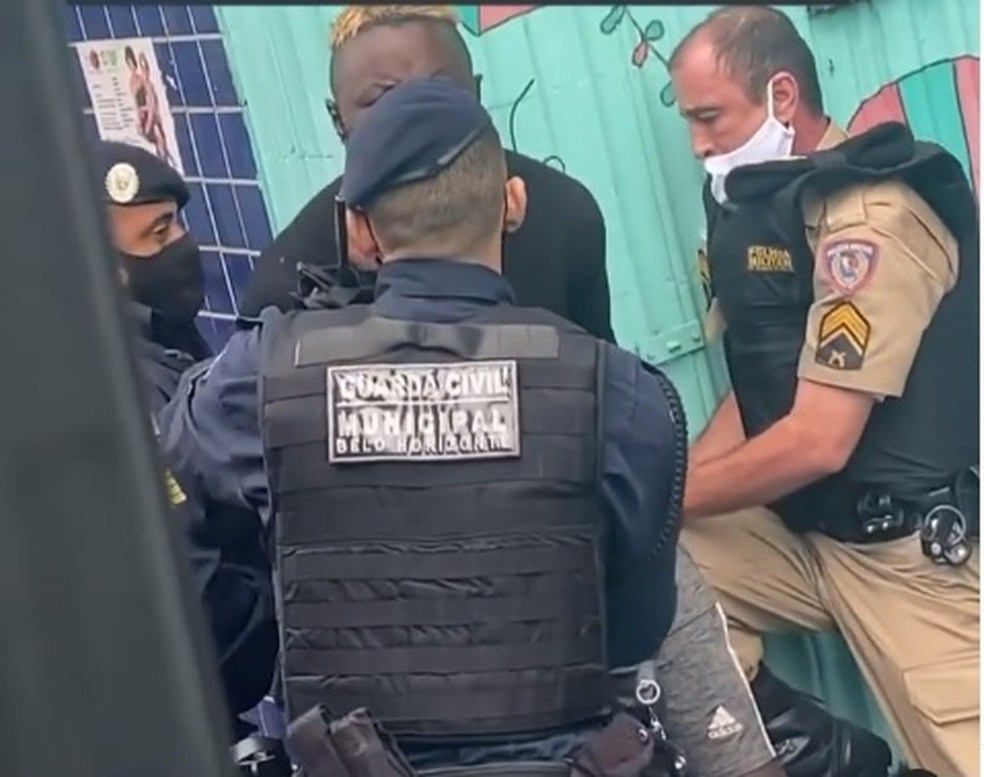 Homem é preso suspeito de importunação sexual em ônibus de Belo Horizonte — Foto: Reprodução/Redes Sociais