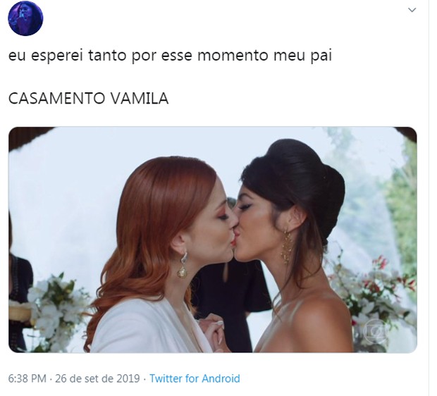 Casamento entre as personagens Camila e Valéria (Foto: Reprodução/TV Globo)