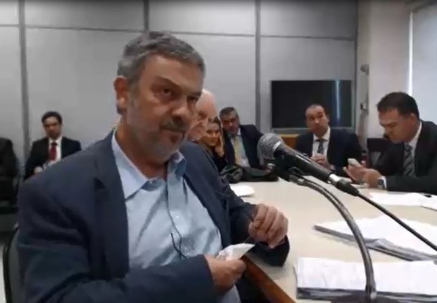 O ex-ministro Antonio Palocci presta depoimento gravado em vídeo ao juiz Sérgio Moro, da Lava Jato (Foto: Reprodução/TV Globo)
