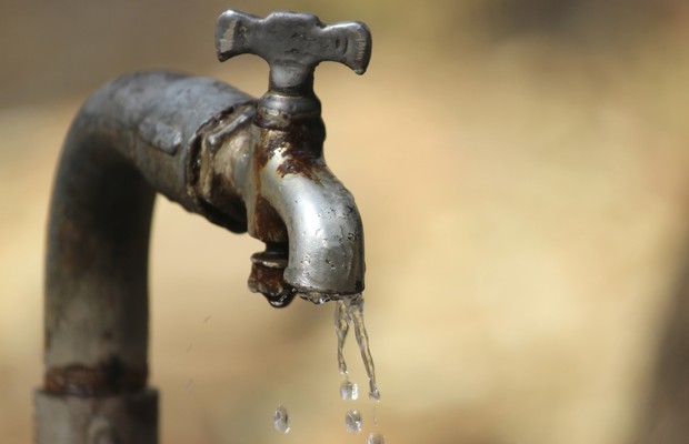 água torneira seca desperdício crise hídrica (Foto: Thinkstock)