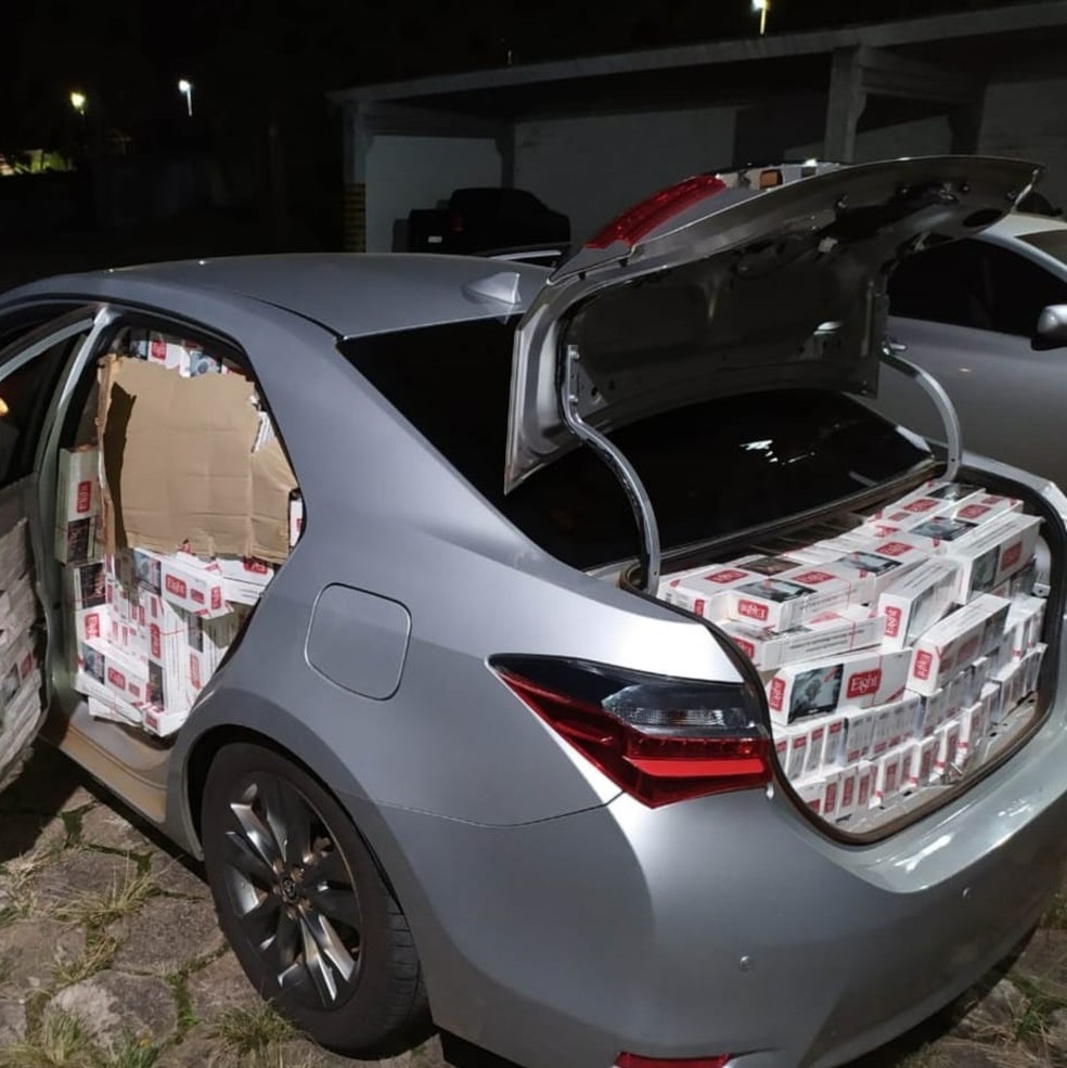 Homem de 39 anos foi preso ao ser flagrado com os cigarros em Assis — Foto: Polícia Militar/Divulgação