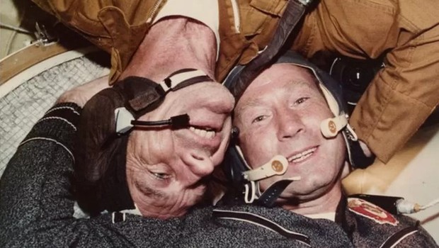 Divergências recentes contrastam com uma longa história de cooperação espacial entre a Rússia e os EUA, incluindo um pouso conjunto em 1975 da missão Apollo-Soyuz (Foto: Getty Images via BBC)