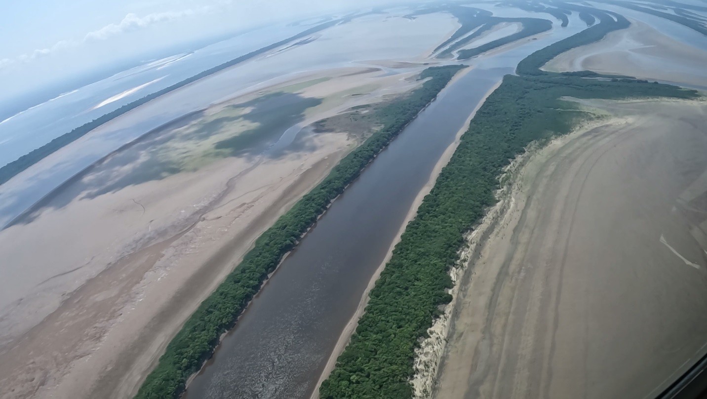 Sobrevoo mostra regiões atingidas pela seca severa no AM; VÍDEO