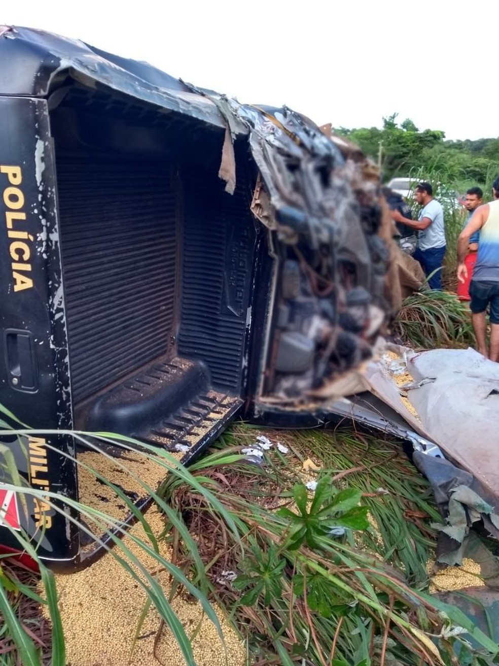 Viatura levava cinco policiais militares (Foto: Divulgação/ PRE)