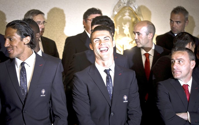 [COPA 2014]Portugueses encontram presidente no adeus ao país: Carregam sonhos