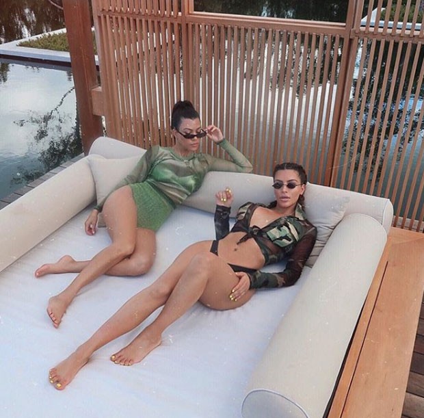 Kourtney e Kim Kardashian (Foto: Reprodução Instagram)