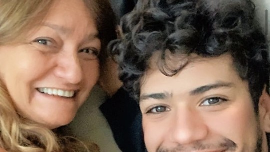 Irmã de Gabriel Santana, do 'BBB' 23, comenta beijo em Fred Nicácio e bissexualidade: 'Sempre estivemos do lado dele'