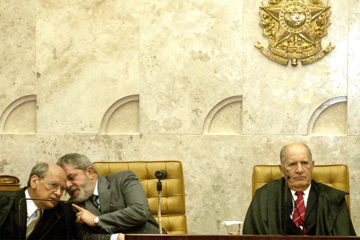 Nos anos 80, como advogado, chegou a defender o então metalúrgico Luiz Inácio Lula da Silva. Com Lula no poder, influenciou na indicação de ministros (Foto: Agência O Globo)