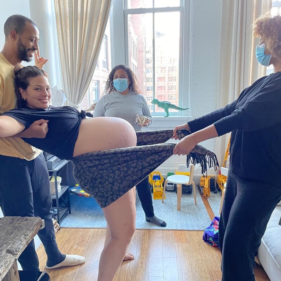 Ashley Graham nos preparativos do parto — Foto: Reprodução Instagram
