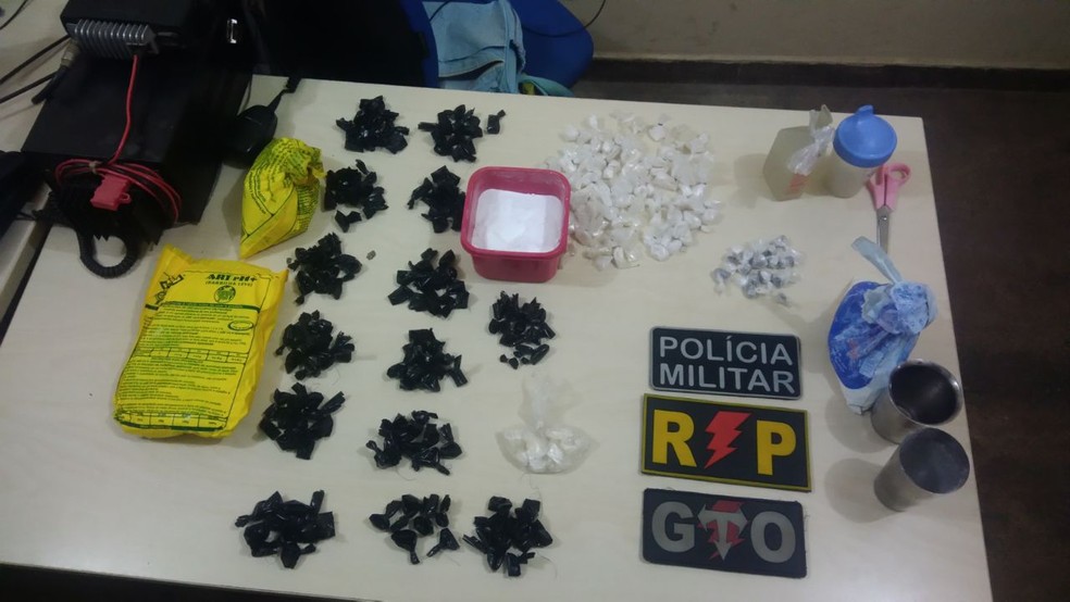 Droga encontrada com trio (Foto: Polícia Militar/Divulgação)