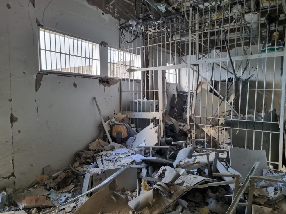 Caixa Econômica Federal de Itajubá (MG) após ataque em tentativa de assalto  — Foto: Redes sociais 