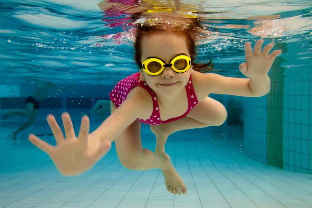 Como nadar na piscina e garantir a segurança de toda a família