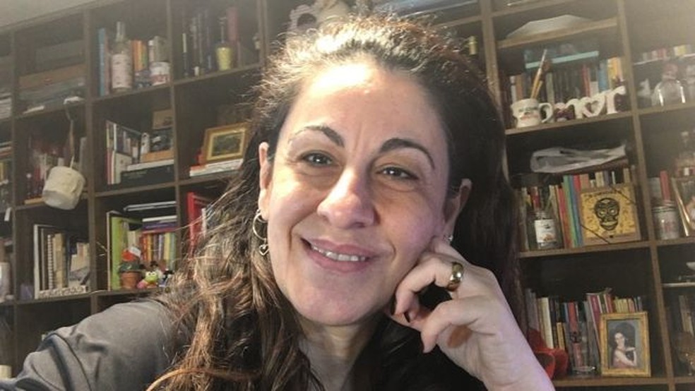 Ana Carbone: "Fico chateada porque não percebo cheiros como os da minha filha, um perfume, ou não sei se pode haver um vazamento de gás". — Foto: Ana Carbone via BBC