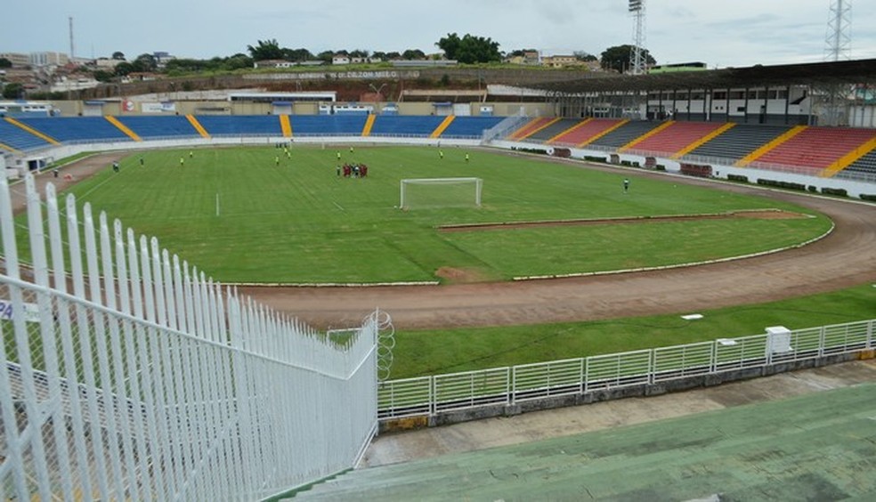 Novo decreto autoriza treinos e competições profissionais em Varginha e Boa Esporte poderá jogar o Mineiro no Estádio Melão — Foto: Lucas Soares