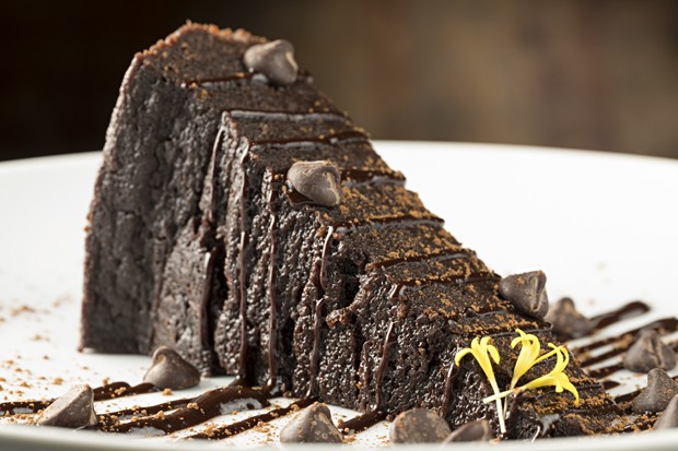 Aprenda a fazer o bolo de chocolate ideal (Foto: Rodrigo Azevedo)