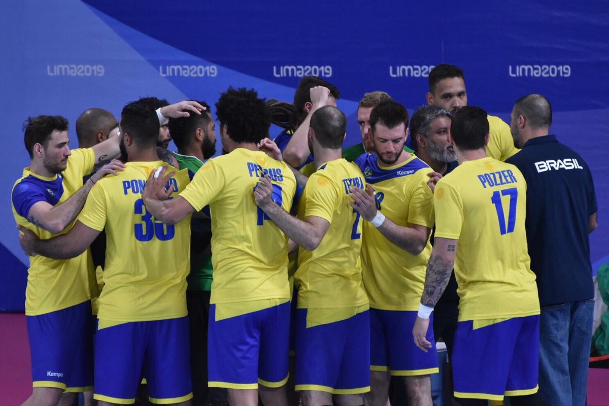 Com 10 De Chiuffa Brasil Goleia O Peru E Fica Bem Perto Da Semi
