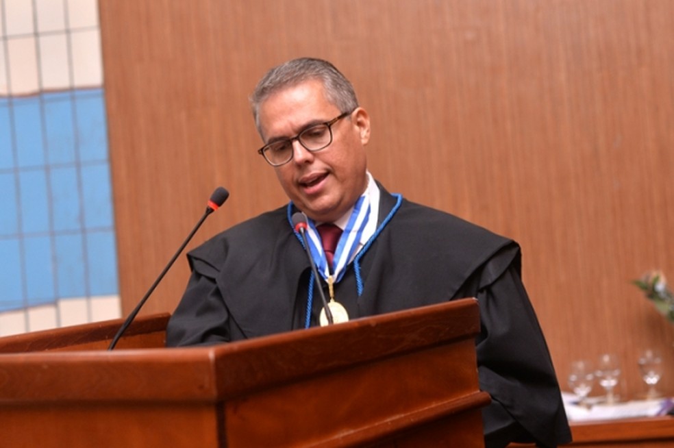 Conselheiro Severiano Costandrade liberou a contratação — Foto: Ascom TCE/Divulgação