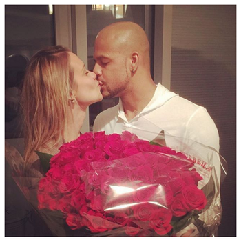 Felipe Melo ganha rosas da esposa (Foto: Reprodução / Instagram)