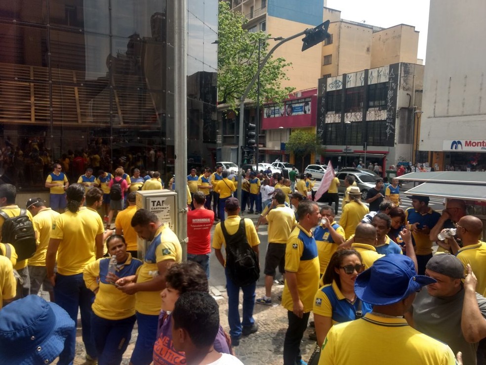 Trabalhadores dos Correios participam de ato sobre greve dos Correios em Campinas (Foto: Sintect/Cas/Divulgação)
