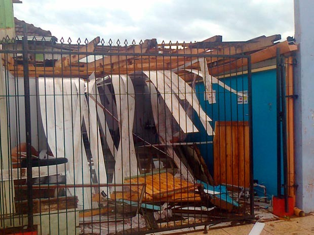 Casa destruída após temporal em Santa Bárbara do Sul, RS (Foto: Eveline Poncio/RBS TV)