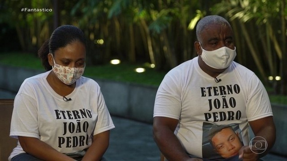Pais de João Pedro, morto em operação policial no RJ — Foto: Fantástico