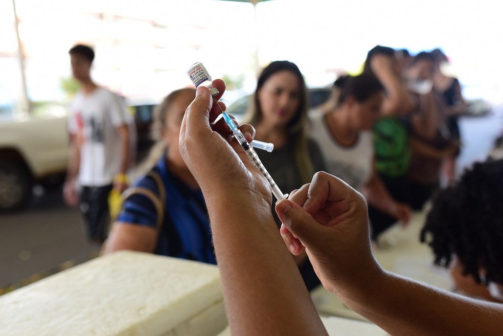 Vacinação em estacionamento de supermercado em Ji-Paraná, RO — Foto: Prefeitura de Ji-Paraná/Divulgação