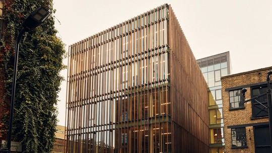 Conheça o novo edifício "eco-friendly" em Londres, construído com madeira
