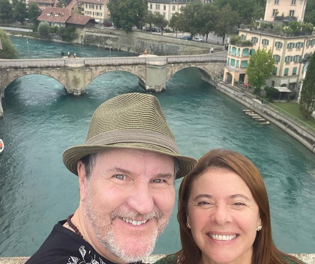 Antonio Calloni e a mulher, a jornalista Ilse Rodrigues, em Berna, na Suíça (Foto: Reprodução/Instagram)