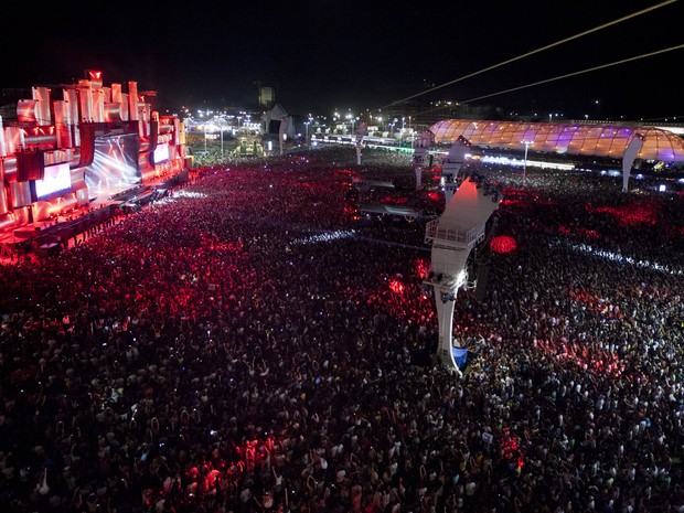 Multidão em frente ao Palco Mundo na primeira noite do Rock in Rio 2013 (Foto: Felipe Dana/AP)