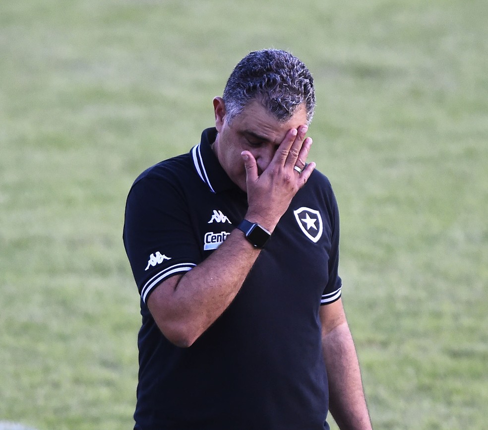 Marcelo Chamusca não é mais técnico do Botafogo — Foto: André Durão/ge