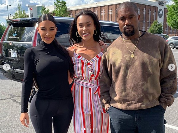 Kim Kardashian, Kanye West e Azaria Algarin (Foto: Instagram)