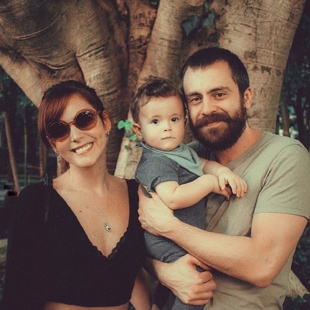 Titi Müller e Tomás Bertoni com o filho, Benjamin (Foto: Reprodução/Instagram)