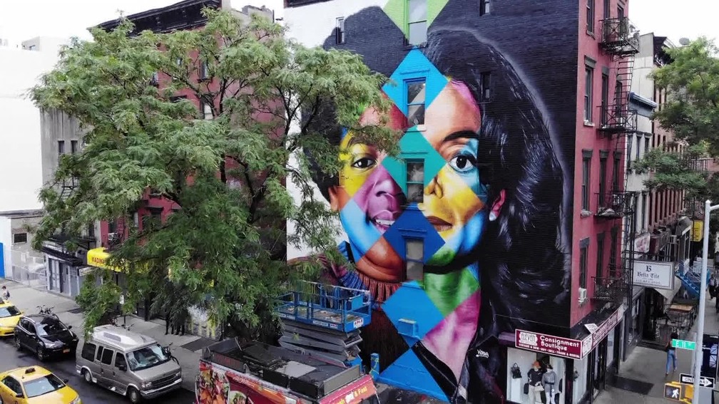 Mural de Kobra em homenagem a Michael Jackson na lateral de prédio na esquina da East 11th Street com a First Avenue, em Nova York (Foto: Reprodução)