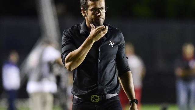 Alberto Valentim foi criticado em derrota do Vasco