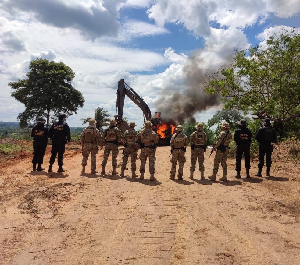 PF inutiliza maquinários usados por garimpo ilegal no Pará. — Foto: Reprodução / PF-PA