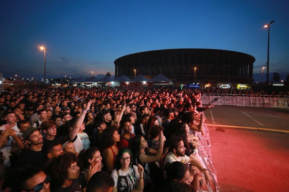 Porão do Rock adia festival para outubro por conta de jogo do Brasileirão