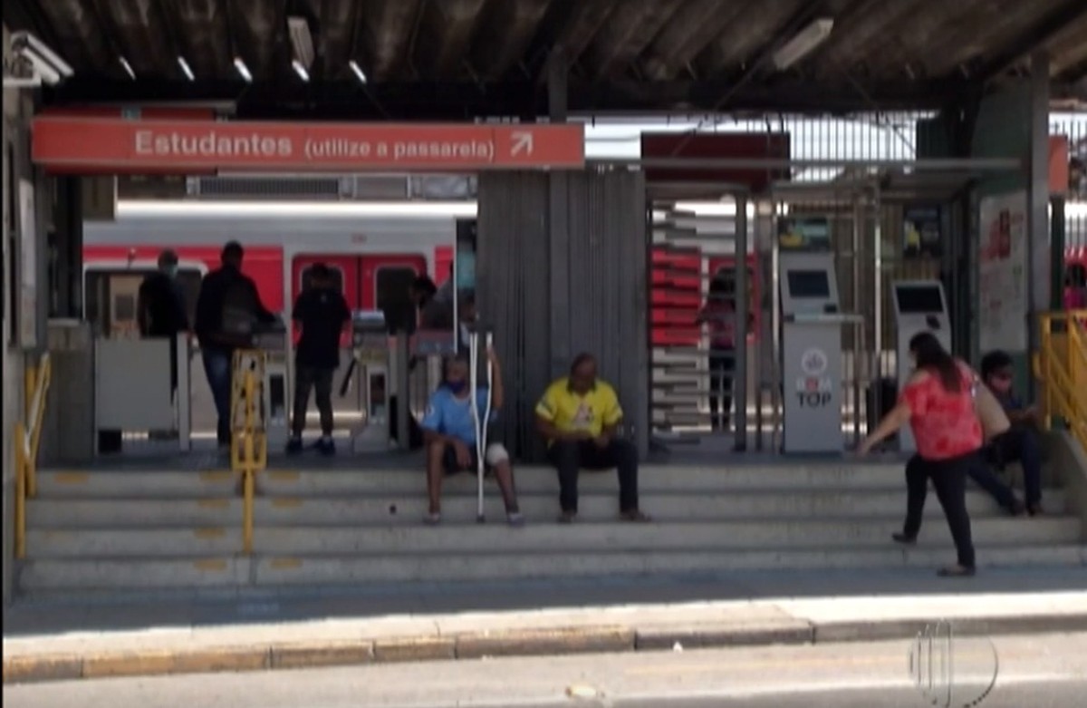 Após sete meses interditada, passarela da estação Brás Cubas será