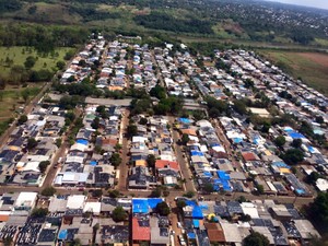 Técnicos da Defesa Civil Estadual sobrevoaram a região do Porto Meira, em Foz do Iguaçu (PR), neste sábado (12) (Foto: Defesa Civil / Divulgação)