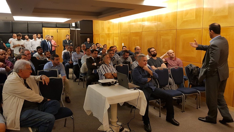 Lomba faz apresenta&ccedil;&atilde;o em hotel na zona sul do Rio &mdash; Foto: Divulga&ccedil;&atilde;o "Chapa Azul Fla"