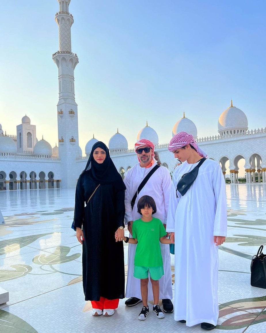 Kelly Key com o marido e os filhos em Dubai