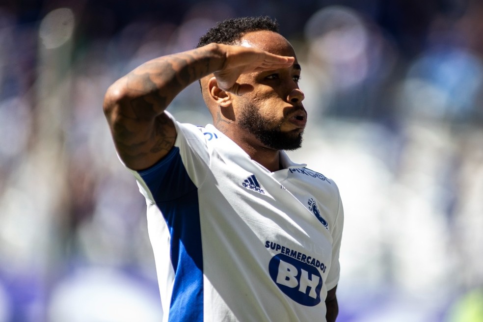 Em vitória no Cruzeiro, Rafa Silva se emociona com protagonismo após retomada no futebol