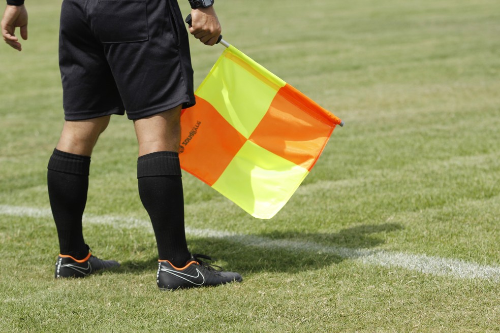 No apito: confira a escala de arbitragem para as semis do primeiro ...
