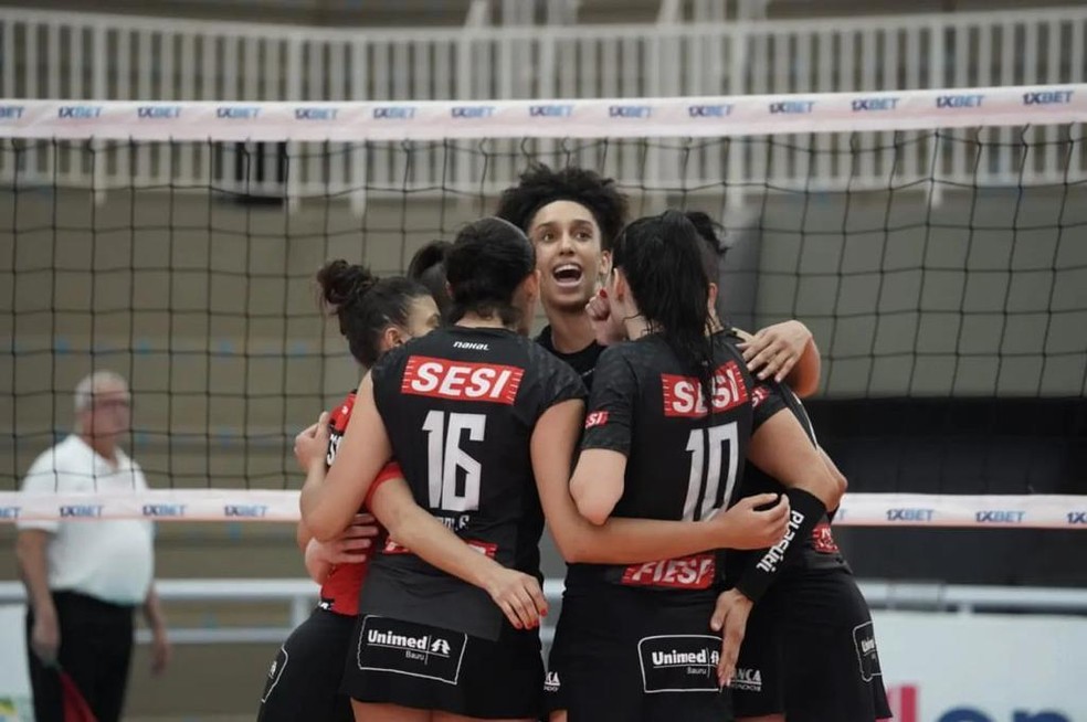 O Sesi-Bauru engatou a quinta vitória seguida na Superliga feminina — Foto: Marcelo Ferrazoli/Sesi-SP