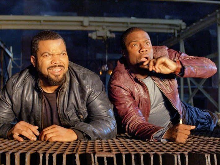 Ice Cube (à esq.) e Hart em cena. (Foto: Reprodução)